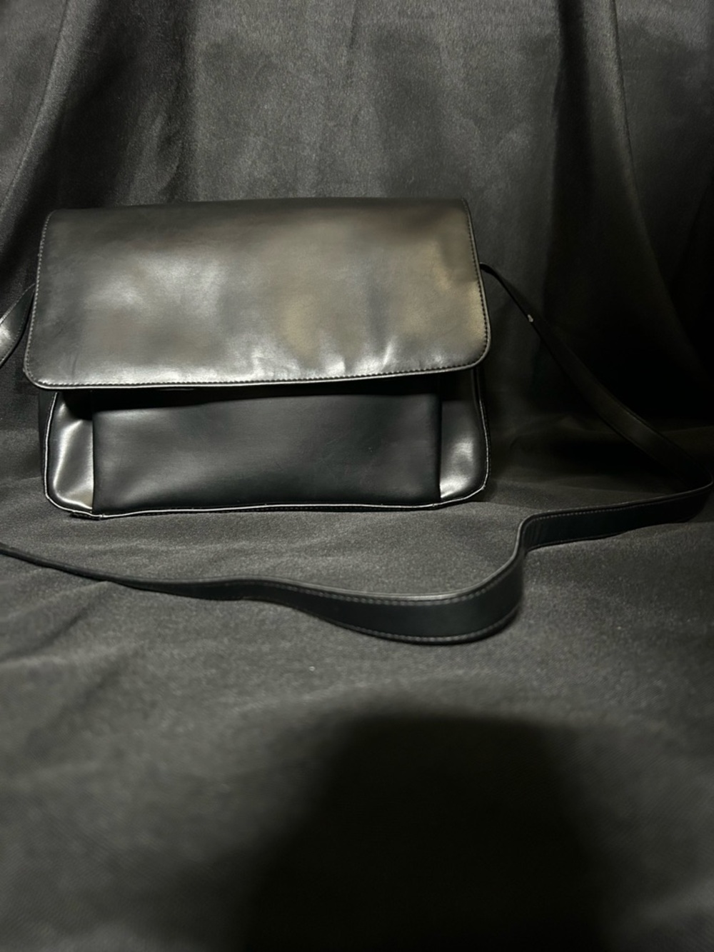 Liz Claiborne Women’s Black Leather Crossbody Purse